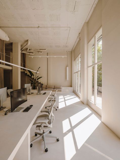 Korean Office Interior, Architectural Studio, Office Studio Design, Warehouse Space, Architecture Studio Design, Workspace Architecture, Architect Studio, Work Space Aesthetic, Interior Office