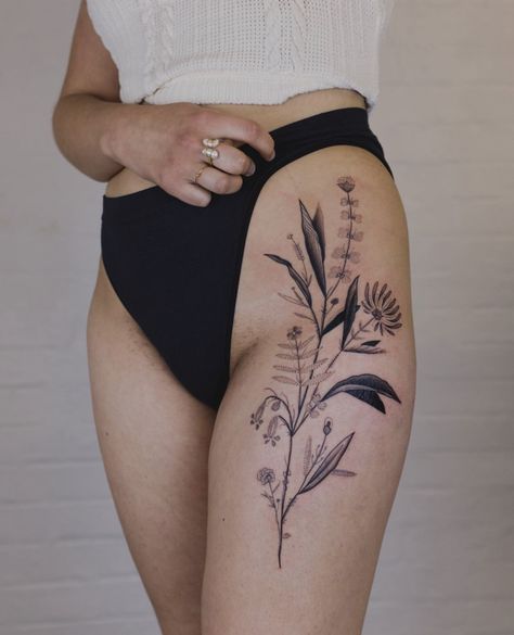 Back Of Thigh Tattoo, Hip Tattoos, Hip Tattoos Women, Botanical Tattoo, Thigh Tattoos Women, Black Work, Hip Tattoo, Get A Tattoo, Thigh Tattoo