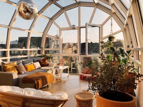 What’s It Like Living In a Glass Dome? New Yorker Loft, Fall Living Room, Glass Walls, Weight Workout, Dream Apartment, Dream Houses, Decor Minimalist, House Goals, Home Design Decor