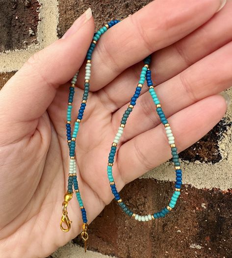 Gold And Beads Necklace, Multicolor Beaded Necklace, Seas Bead Necklace, Blue Bead Necklace, Necklace Inspo Beads, Blue Beaded Choker For Summer, Seed Bead Ideas, Seed Bead Blue Necklace, Seed Bead Jewelry Ideas