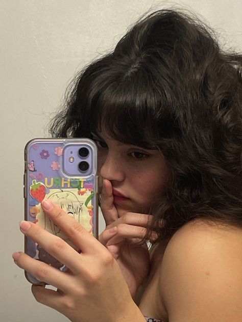 mirror pic Selfie Poses Mirror Pictures, Alt Selfie Poses, How To Take Aesthetic Selfies, Instagram Selfies Ideas, Photo Inspo Instagram Selfie, Photo Poses Instagram Selfie, Pose Reference Selfie, Cool Poses Reference Photo, Mirror Photo Poses