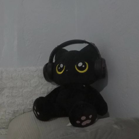 Jay Cat Enhypen, Headphones Anime Aesthetic, Plushie With Headphones Pfp, Cat Wearing Headphones Pfp, Plushie With Headphones, Black Cat Headphones, Cat With Headphones Pfp, Spotify Emo Playlist Covers, Enhypen Jay Aesthetic