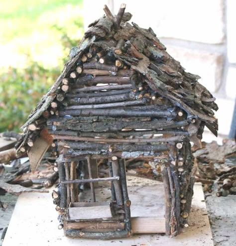 DIY Fairy Gardens Fairy House Ideas, Fairy Diy, Fairy House Crafts, Fairy Tree Houses, Fairy Garden Furniture, Fairies Garden, Fairy Village, Fairy House Diy, Fairy Garden Designs