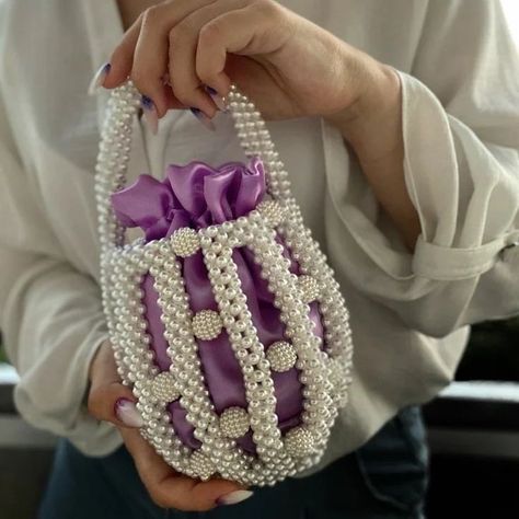 Available #bohochic #jewelry #beadedjewelry Beaded Bucket Bag, Diy Embroidery Thread, Improve Myself, Pearl Purse, Pearl Clutch Bag, Hand Beaded Bag, Sac Diy, Timeless Bags, Beads Craft Jewelry