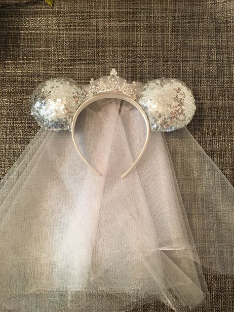 Mickey Ears Wedding, Bridal Disney Ears, Wedding Mickey Ears, Bride Disney Ears, Disney Bride Ears, Disneyland Bachelorette Party, Diy Wedding Veil, Disney Bachelorette, Disney Ears Headband