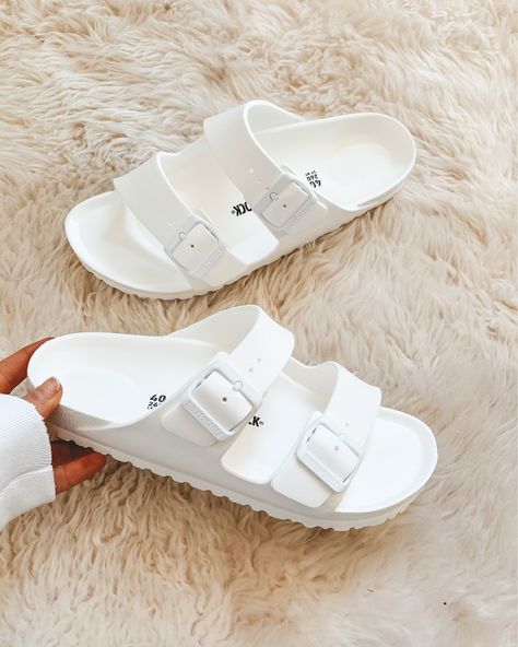 Shop Essentials - Arizona Slide Sandal and other curated products on LTK, the easiest way to shop everything from your favorite creators. Sandals Aesthetic, Trendy Slippers, Cute Slippers, Fashion Slippers, Hype Shoes, Girly Shoes, Aesthetic Shoes, Shoes Summer, Swag Shoes