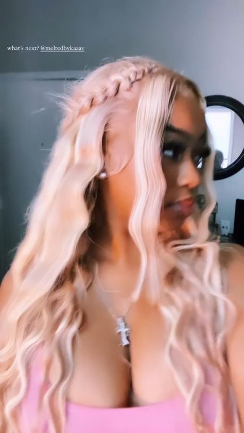 White Long Sleeve Shirt Outfit Baddie, Fluffy Edges On Wig, Middle Part Wig Styles, Wig Frontal Hairstyles, Straight Hairstyles Wig, 21st Birthday Hairstyles Black Women, Blonde Hairstyles Black Women, Middle Part Wig Hairstyles, Braid Wig Hairstyles