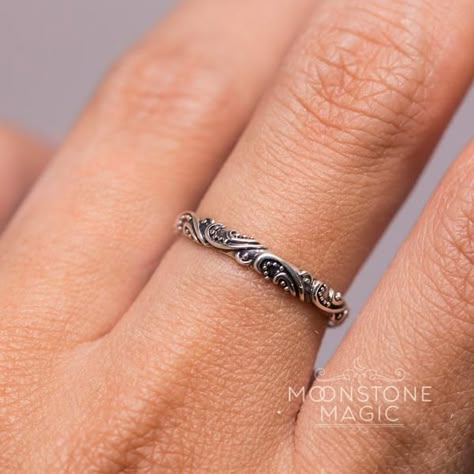 Silver Rings Antique, Balinese Jewelry, Sterling Silver Ring, Silver Rings For Women, Horn Pendant Necklace, Antique Silver Rings, Vintage Silver Rings, Silver Ring Designs, Moon Pendant Necklace