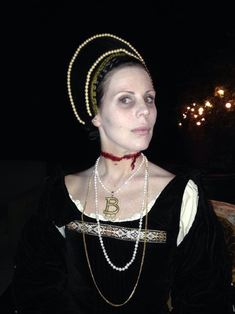 The ghost of Anne Boleyn #thetudors #anneboleyn #themosthappy Anne Boleyn Aesthetic, Dark Costumes, Halloween Ball, Burlesque Costumes, Pretty Halloween, Halloween Everyday, Homemade Costumes, Halloween 2022, Halloween Costumes Makeup