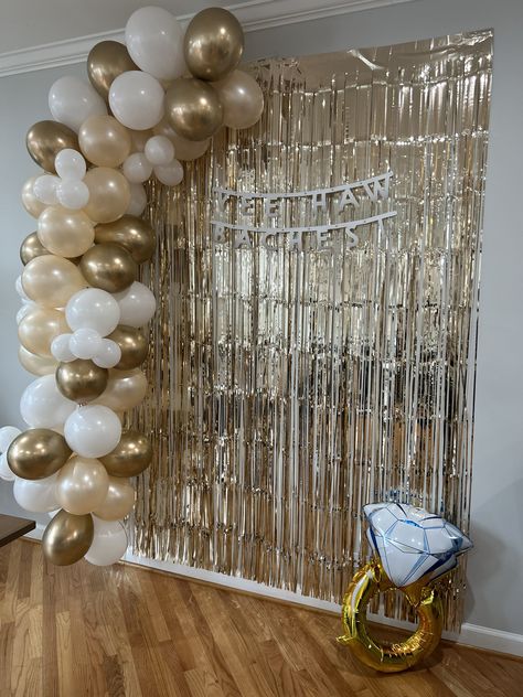 We are loving this neutral bachelorette decor. Gold, light pink and white are the perfect backdrop colors White And Gold Bachelorette Party Decor, White Bday Decorations, Bachelorette Party Picture Backdrop, Gold Hen Party, Bachelorette Photo Wall Backdrop Ideas, Bachelorette Party Gold And White, Golden Gals Bachelorette, White And Gold Decor Party, Hen Do Backdrop