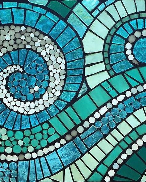 Mosaic Art Diy, Mosaic Stepping Stones, Green Mosaic, Mosaic Garden Art, Mosaic Frame, Mosaic Art Projects, Mosaic Stained, Mosaic Tile Art, Glass Mosaic Art