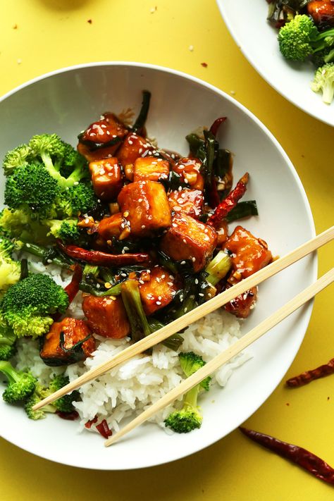 Asian Vegan Recipes, General Tso Tofu, Tofu Sandwich, Tofu Stir Fry, General Tso, Minimalist Baker, Stir Fry Sauce, Crispy Tofu, Steamed Broccoli