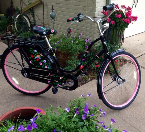 Decorated Bike, Bicycle Aesthetic, Electra Bike, Bicycle Diy, Great Minds Think Alike, Biking Diy, Retro Bicycle, Pretty Bike, Bike Basket