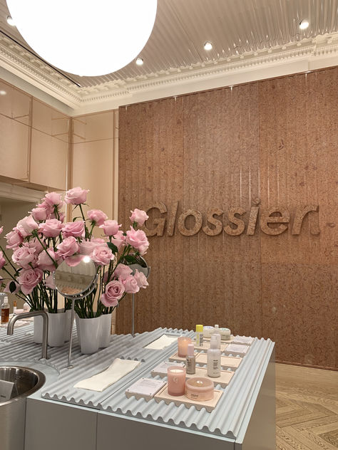 Glossier, London. Glossier London, London Vibes, London Townhouse, London Shopping, Luxury Aesthetic, Future Goals, London Travel, London City, London