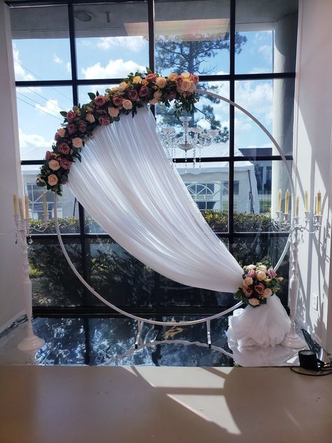 Circle Decorations Wedding, Circle Curtain Backdrop, Circle Arch Backdrop Birthday, Circle Hoop Backdrop, Balloon Hoop With Drapes, Round Backdrop Ideas With Flowers, Circle Arch Drapery Wedding, Circular Backdrop With Flowers, Circle Back Drop Ideas