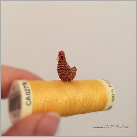 Miniature Crochet Patterns Free, Micro Crochet Pattern Free, Crochet Hen, Miniature Knitting, Tiny Crochet, Butterfly Tutorial, Miniature Crochet, Micro Crochet, Mini Crochet