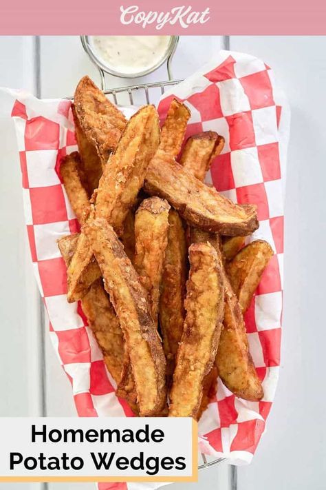 Crispy Potato Wedges Fried, Deep Fried Potato Wedges, Russet Potato Wedges, Potato Wedges Crispy, Potato Wedges Fried, Fried Potato Wedges, Homemade Potato Wedges, Seasoned Potato Wedges, Deep Fried Potatoes