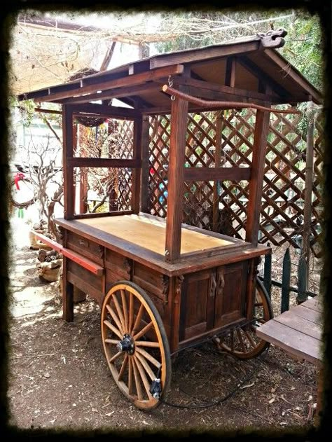 Beautiful gypsy cart♥ Wooden Food Cart Design, Roda Gerobak, Vendor Cart, Gerobak Dorong, Wooden Cart, Medieval Market, Sweet Carts, Food Cart Design, Chuck Wagon