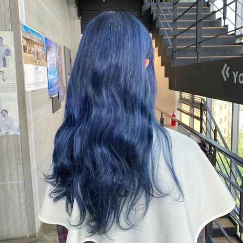 Korean Blue Hair, Denim Blue Aesthetic, Denim Blue Hair, Navy Blue Hair, Dark Blue Hair, Hair Streaks, Dyed Hair Inspiration, Hair Color Blue, Dye My Hair