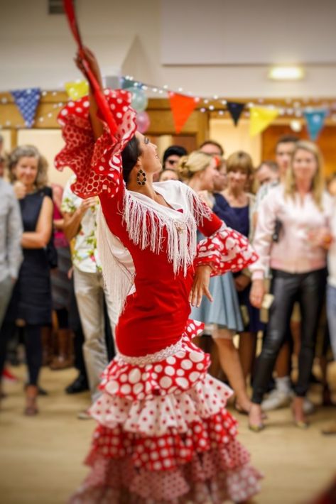 Do you love Spain, Andalusia, good food, wine and Flamenco? Do you want people to have a fun time and dance the night away at your birthday party?  Then a Spanish theme party with a Flamenco dancer is for you! It’s an easy and affordable theme to accomplish, but makes a great, memorable impact. Spanish Night Party, Spain Party Aesthetic, Spain Theme Party, Spanish Themed Party, Spain Party, La Tomatina Festival, Spain Flamenco, Spanish Birthday Wishes, Flamenco Party