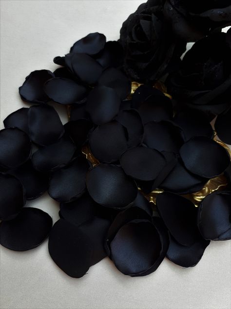 Black Rose Petals, Gothic Wedding Decor, Disney Wedding Decorations, Flower Petals Wedding, Dark Wedding Theme, Black Wedding Decorations, Petal Toss, Flower Girl Petals, Rose Petals Wedding