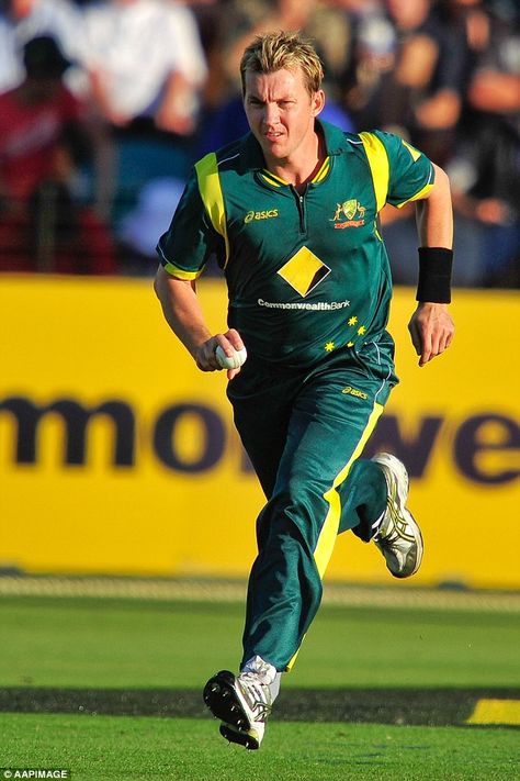 Brett Lee Dale Steyn, Cricket Photos, Ashes Cricket, Brett Lee, Cricket Books, Sports Person, England Cricket Team, Fast Bowling, Cricket Player