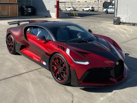 This Bugatti Divo Paint Job Reportedly Cost R15 Million Red Bugatti, Bugatti Divo, Car Paint Jobs, Racing Club, Pimped Out Cars, Bugatti Cars, Ferrari Car, Best Luxury Cars, Bugatti Veyron