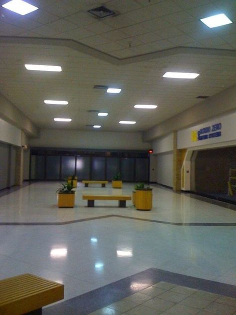 Abandoned Malls, Dead Malls, Dreamcore Aesthetic, Weirdcore Aesthetic, Nostalgic Pictures, Nostalgia Core, Liminal Spaces, Dreamcore Weirdcore, Empty Room