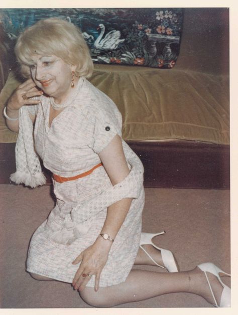 Casa Susanna: Photographs From a 1950s Transvestite Hideaway | Time Harvey Fierstein, Dresser Vintage, History Queen, Rare Historical Photos, 1950 Fashion, Female Images, Vintage Photographs, Historical Photos, Men Dress