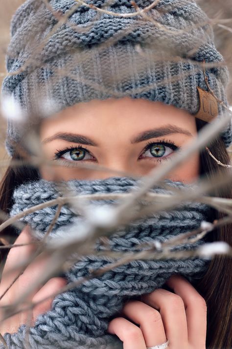 Winter Portraits Photography, Winter Senior Pictures, Winter Portrait, Snow Photoshoot, Autumn Blue, Winter Portraits, Master Board, Snow Photography, Shotting Photo