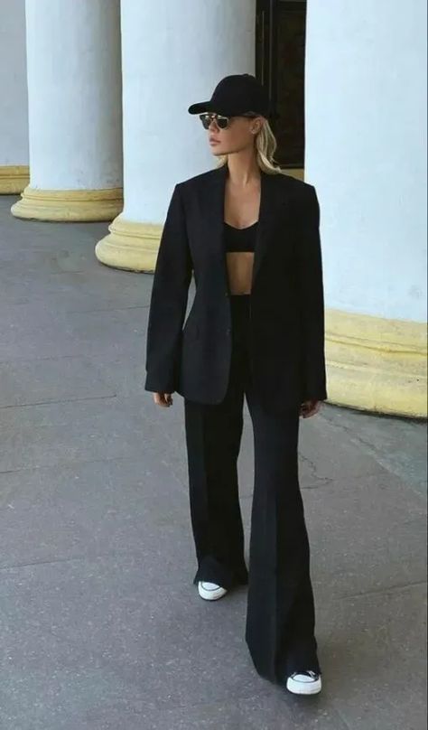 Blazer Outfit Ideas For Women, Black Blazer Outfit Ideas, Style A Black Blazer, Black Blazer Style, Blazer Outfit Ideas, Black Blazer Outfit, Blazer Outfits For Women, Outfit Ideas For Women, Blazer Outfit