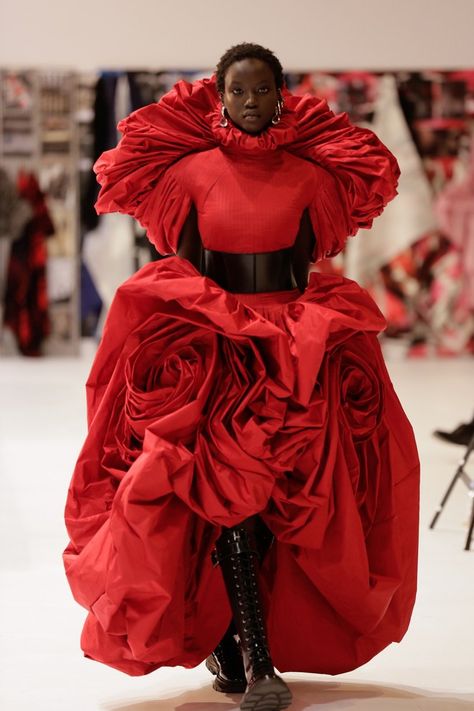 “I Really Feel Quite Lucky”—Sarah Burton Reflects on Her Magical Career at Alexander McQueen - Vogue Nirvana Dress, Anok Yai, Alexander Mcqueen Red, Sarah Burton, Mcqueen Fashion, Couture Mode, Taffeta Dress, Rose Dress, Gown Dress