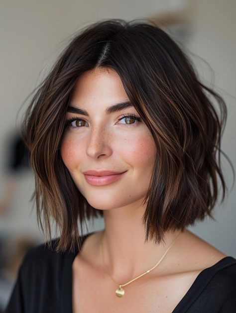 Bob Haircuts for Fine Hair - Stylish Options to Boost Volume Shoulder Bobs For Fine Hair, Cute Brunette Bob Haircuts, Messy Bob Brunette, Short Layered Bob Brunette, Brunette Bob Fine Hair, Short Brunette Haircut, 2024 Bob Hair Trends Fine Hair, Fine Hair Bobs, Medium Textured Bob