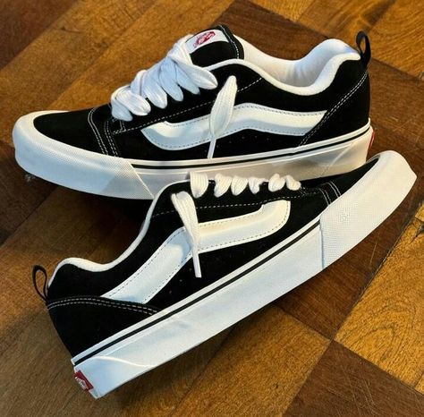 #vans #vansoldschool #classic #vintage #mensshoes #shoes #fashion #style #streetwear #trend #home Vans Old School, Old School Vans, 90s Style, Style Streetwear, Classic Vintage, Shoes Fashion, 90s Fashion, Old School, Nintendo