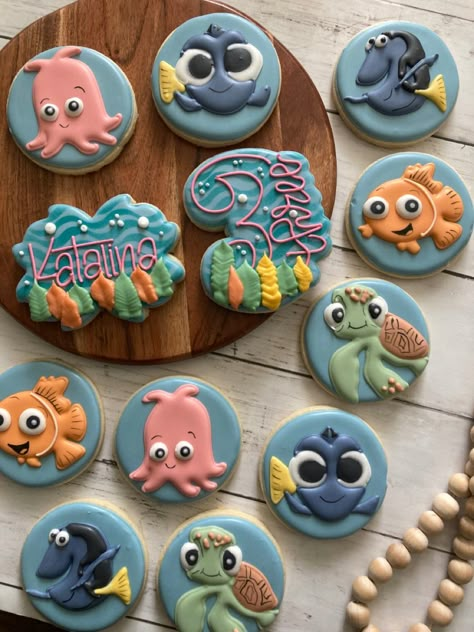 Finding Nemo Finding Dory Finding Dory Cookies Decorated, Finding Dory Cookies, Nemo Birthday Party Food, Finding Nemo Desserts, Finding Dory Birthday Party Decorations, Finding Nemo Cookies, Nemo First Birthday Party, Finding Nemo Baby Shower Ideas, Finding Nemo First Birthday