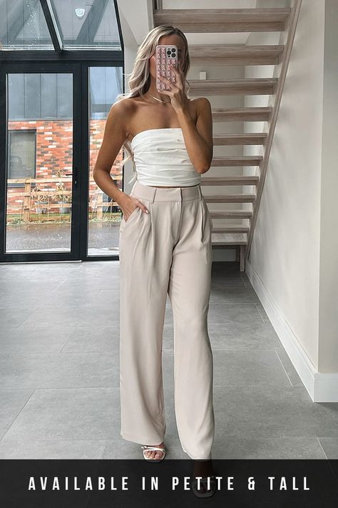 Cream Trousers Outfit, Perrie Sian, Wide Leg Trousers Outfit, 2023 Clothes, Dinner Party Outfits, Outfit Inso, Cream Trousers, Going Out Trousers, Summer Fits