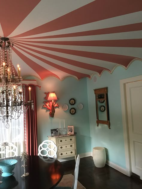 Love this dining room in Palm Beach. The ceiling resembles a circus tent. The scones are coral and seahorses. Circus Tent Interior, Circus Home Decor, Circus Interior Design, Circus Themed Nursery, Clowncore Decor, Circus Tent Ceiling, Circus Theme Room, Circus Curtains, Circus Furniture