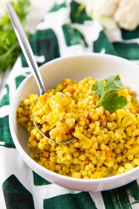 Mendocino Farms Curried Couscous with Roasted Cauliflower - The Missing Lokness Couscous, Mendocino Farms, Curried Couscous, Fire House, Couscous Recipes, Couscous Salad, Idee Pasto Sano, Roasted Cauliflower, Copycat Recipes