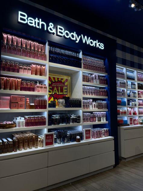 Bath And Body Works Store, H&m Shopping, America Trip, String Lights In The Bedroom, Bath N Body Works, California Trip, Bath Body Works Candles, Store Interiors, Disney Orlando