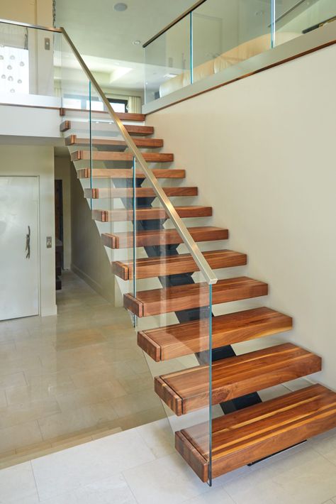 Floating Stairs with Vedera Glass Railing - Viewrail Stairs Design Luxury, House Stairs Design, Internal Stairs, Modern Staircase Railing, Glass Staircase Railing, Glass Railing Stairs, Modern Staircases, Front Foyer, Staircase Railing Design