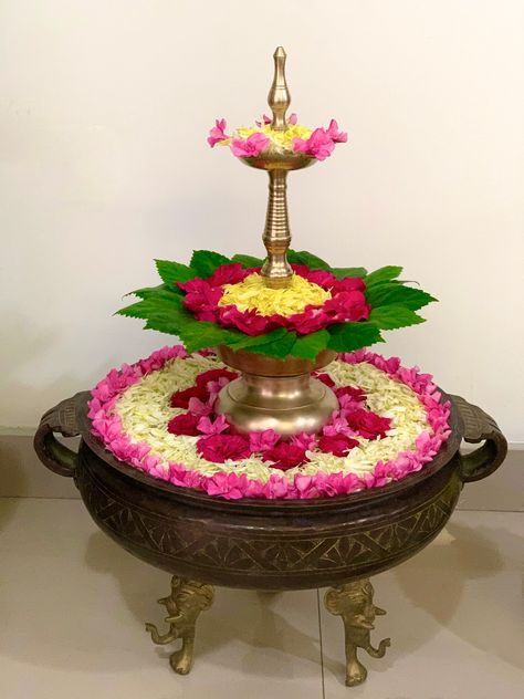 Uruli Decoration, Ganesha Decoration, Navratri Decoration, Krishna Jayanthi, Diwali Diya Decoration, Home Flower Decor, Thali Decoration Ideas, Ganpati Decoration At Home, Janmashtami Decoration