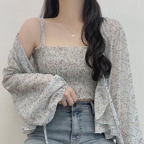 Korean Crop Top Outfits, Crop Top Outfits Korean Style, Cute Formal Outfits, Korean Ulzzang Fashion, Jay X, Skirt Ideas, Outfit Korean Style, Alternate Reality, Korean Ulzzang