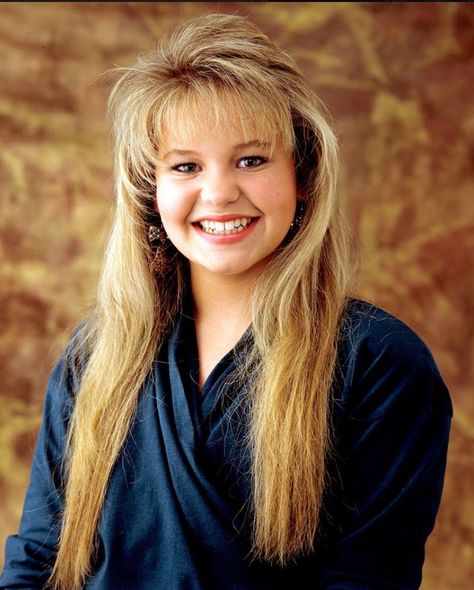 Dj Full House, 90s Pamela Anderson, Fuller House Dj, Long Hair With Bangs And Layers, Candice Cameron Bure, Candance Cameron, Candice Cameron, Stevie Nicks Young, Dj Tanner