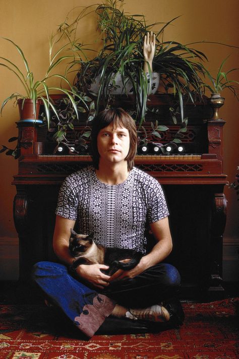 Terry Gilliam (Monty Python) in 1972 Monty Python, Siamese Cats, Celebrities With Cats, Men With Cats, Terry Gilliam, Dog Store, Cat Photography, Cat People, Cat Person