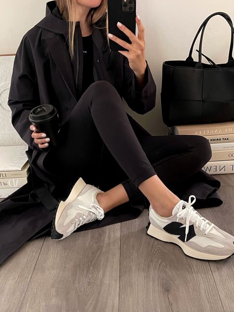 Sporty Chic Aesthetic, Winter Outfit Sneakers, New Balance 327 Women Outfit, New Balance 327 Outfit, New Balance Fashion, Winter Sneakers Outfit, Everyday Sneakers, New Balance Outfit, Sneaker Outfits