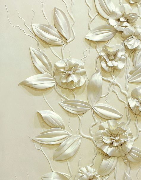 Beautiful sculpted flowers adorn a wall from Zoya Olefir #home #decor #design Drywall Art, Plaster Sculpture, Plaster Wall Art, Clay Wall Art, Soyut Sanat Tabloları, Relief Sculpture, Clay Wall, Plaster Art, Sculpture Painting