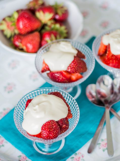 Strawberries with Creme Fraiche and Brown Sugar Creme Fraiche Dessert, Unprocessed Food, Eat Seasonal, Homemade Breakfast, Strawberry Recipes, Wholesome Food, No Bake Desserts, Brown Sugar, Food Blogger