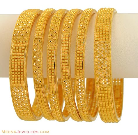 gold bangles Gold Bangles Indian, Gold Bangles For Women, Gold Jewelry Outfits, Gold Bangle Set, Gold Mangalsutra Designs, Gold Bridal Jewellery Sets, Gold Plated Bangles, Gold Bride Jewelry, Bangles Jewelry Designs