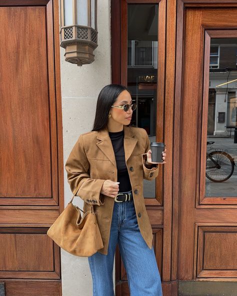 Fall Suede Jacket Outfit, Fall Outfit With Blazer, Brown Suede Outfit, Brown Suede Leather Jacket Outfit, Brown Suede Purse Outfit, Suede Blazer Outfit Women, Classic Fall Suede Blazer, Suede Blazer Outfit, Brown Suede Long Sleeve Blazer