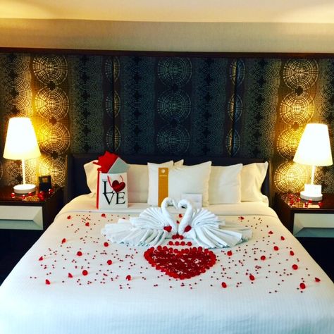 Hotel Honeymoon Suite Decor, Honeymoon Decorations Hotels, Honeymoon Room Decorations, Honeymoon Hotel Room Decorations, Wedding Room Decorations Ideas Bedrooms, Diy Romantic Bedroom Ideas, Valentine Hotel, Room Decorations Ideas, Boutique Hotel Bedroom